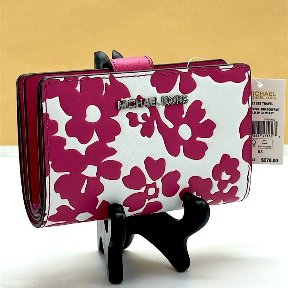 Michael Kors Jet Set Medium Floral Print Bi-Fold Wallet
Dragonfruit
NWT - Picture 3 of 16